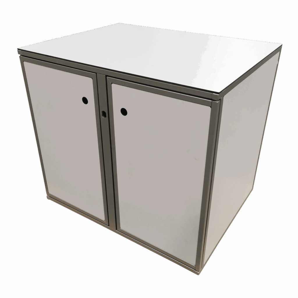 Schrank mit Flügeltüren
